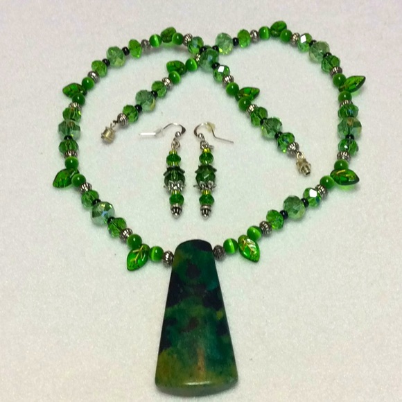 FINAL SALE PRICE OOAK Design Stone, Crystal & Metal Necklace & ER’s - Picture 1 of 6